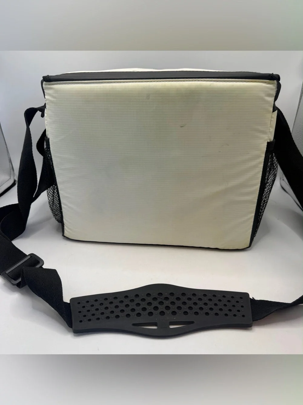 Arctic Zone Titan Zipperless ColdLok Insulated Cooler Bag White Black Shoulder